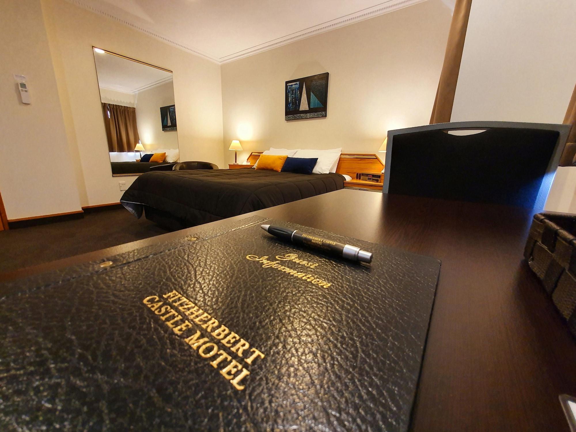 Fitzherbert Castle Motel Палмерстон-Норт Екстер'єр фото