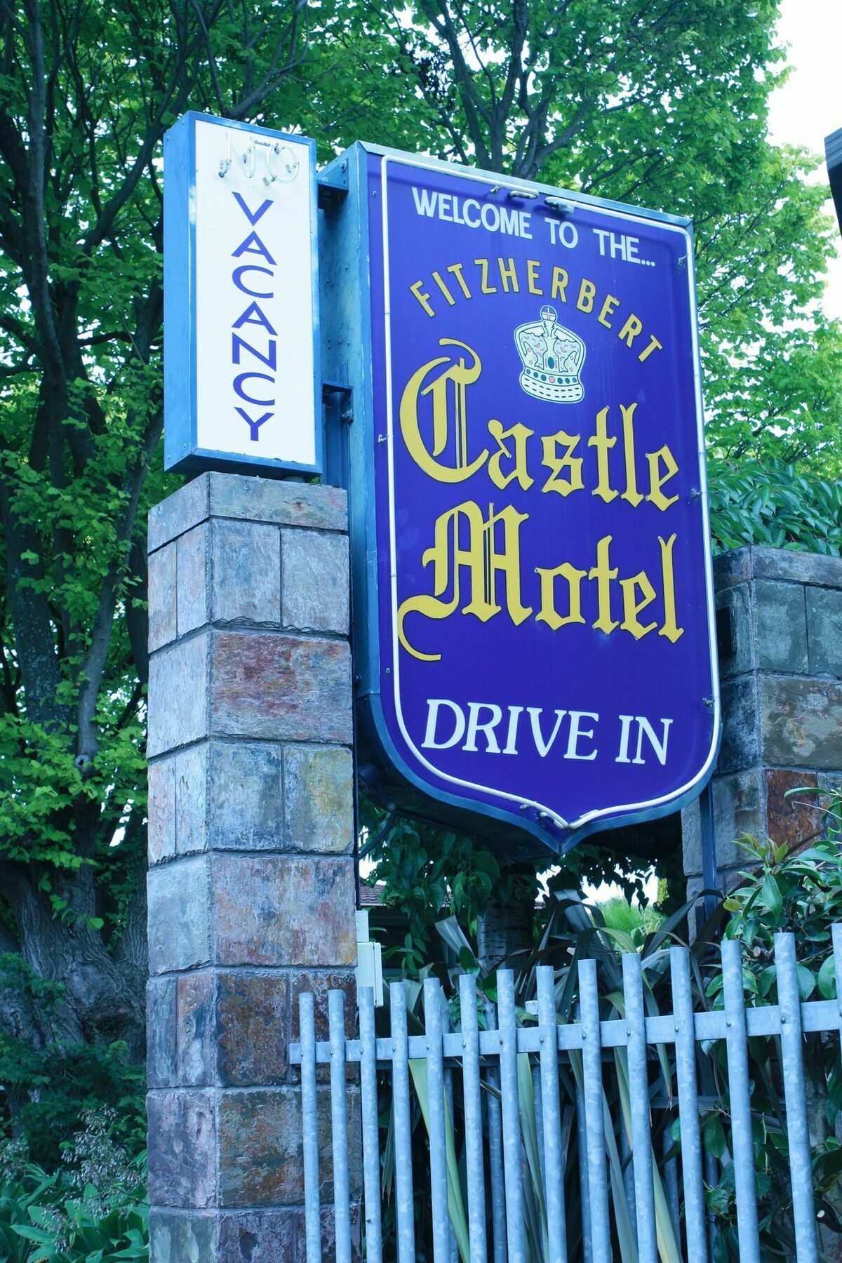 Fitzherbert Castle Motel Палмерстон-Норт Екстер'єр фото
